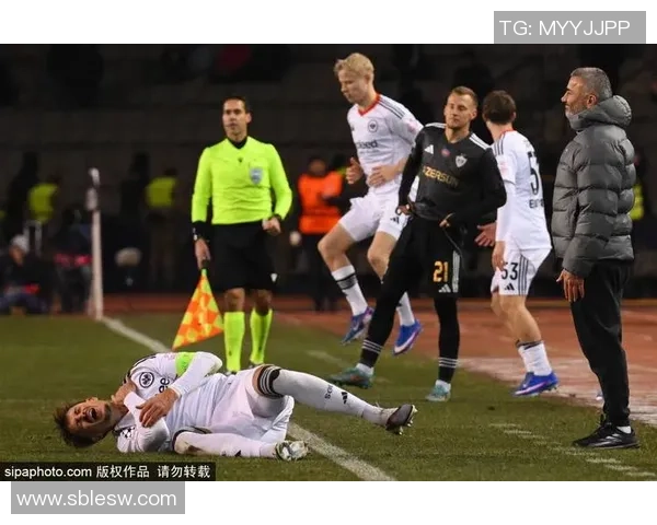 足球火力全开激情四射赛场瞬间尽显球员风采与团队协作的完美结合